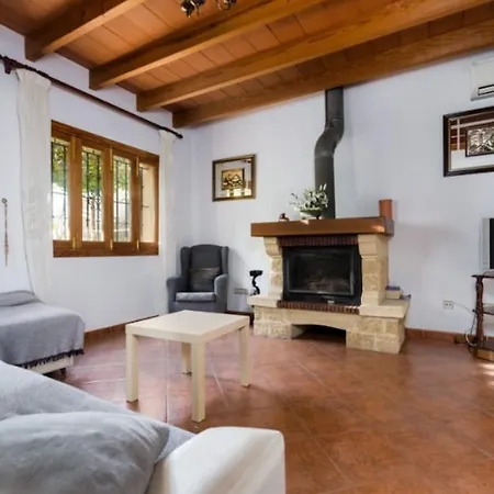 New! Cas Padrins By Bebreeze For 7 With Pool And Mountain Views - Els Niguls シャレー